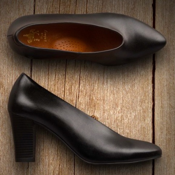 Black Leather Pumps - Picture 10 of 11